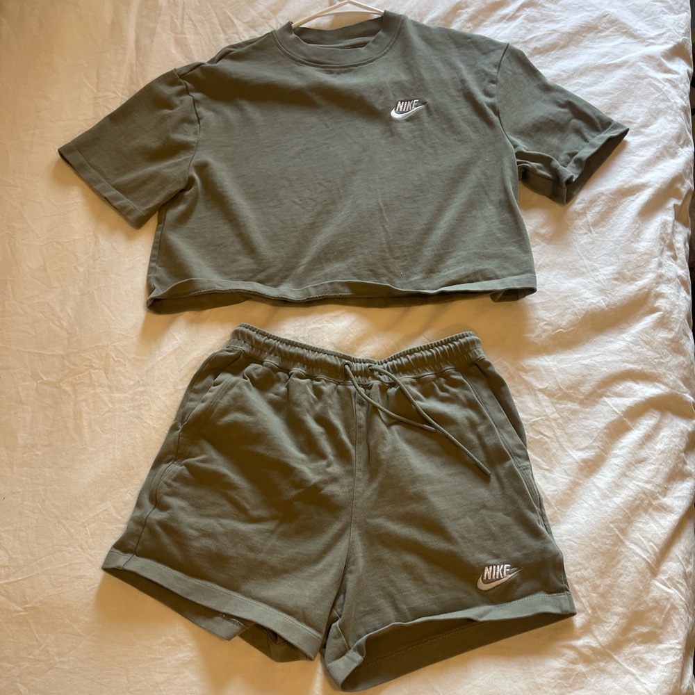 Nike set can buy together or separate! both XS, condition is like new